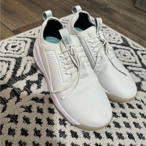Clove white leather nursing shoes